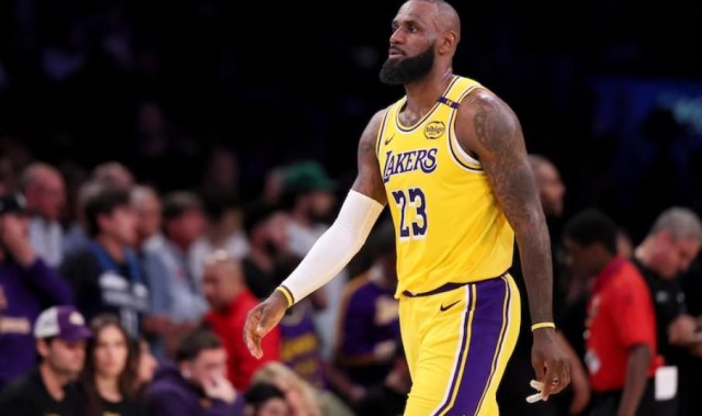 詹姆斯：若小儿子布莱斯26年进入NBA，我不排除届时继续征战