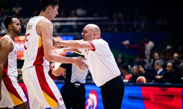 kaiyun sports-小组赛三战全败狂输80分！中国男篮的面前写满绝望